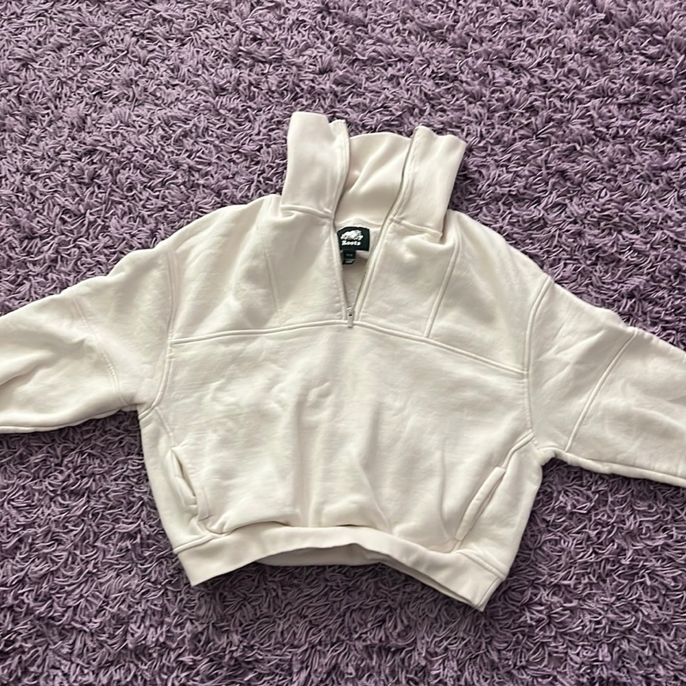 Roots- womens cream quarter zip: size M